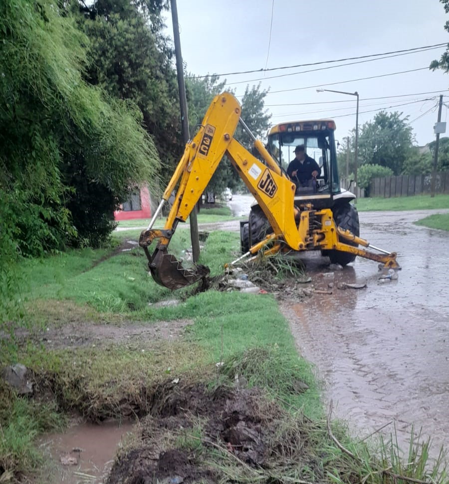 Cuadrillas municipales realizan trabajos de limpieza y desobstrucción