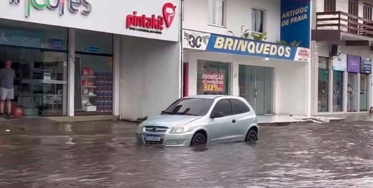 Video Una Fuerte Lluvia Inund Torres Una Playa Muy Conocida Por Los