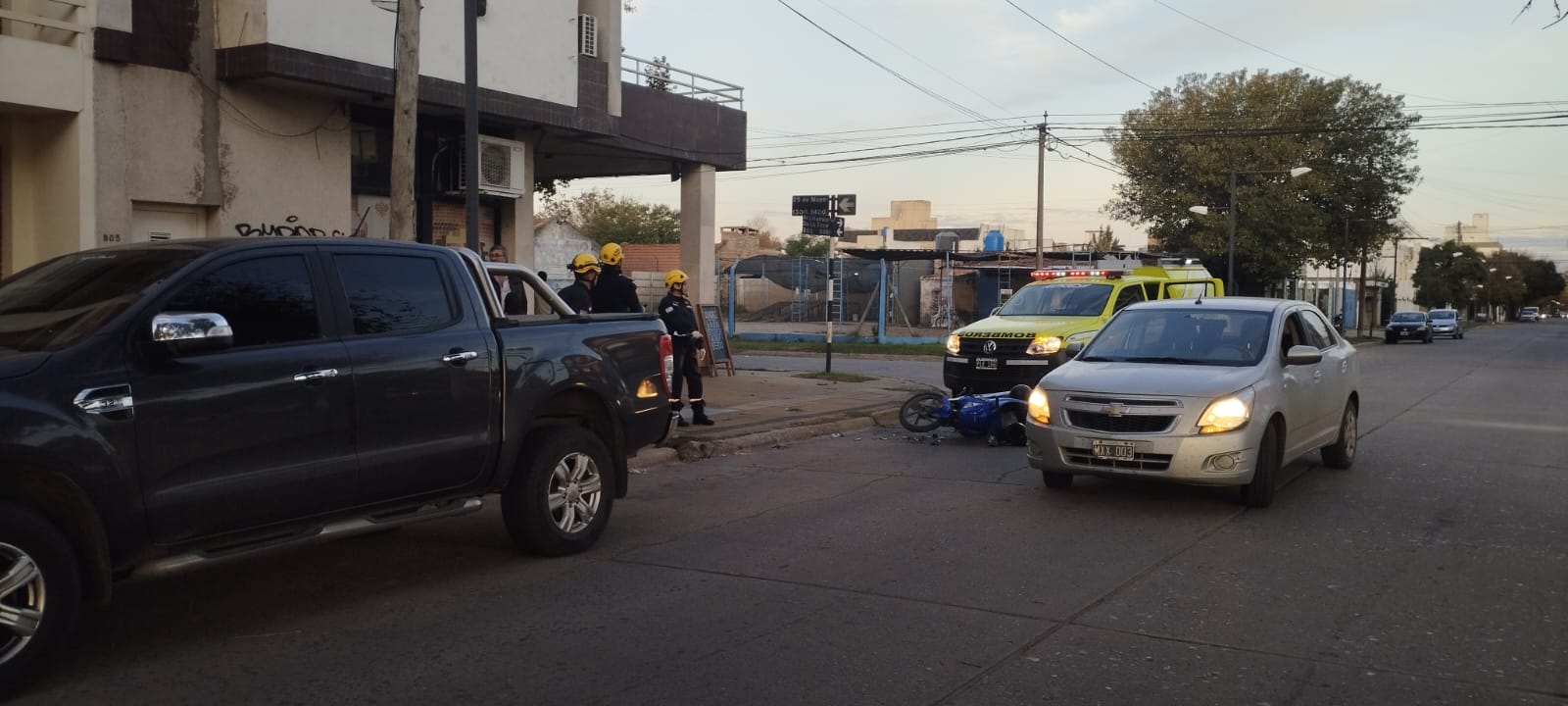 Venado Tuerto mujer y bebé lesionados al chocar en moto contra un auto