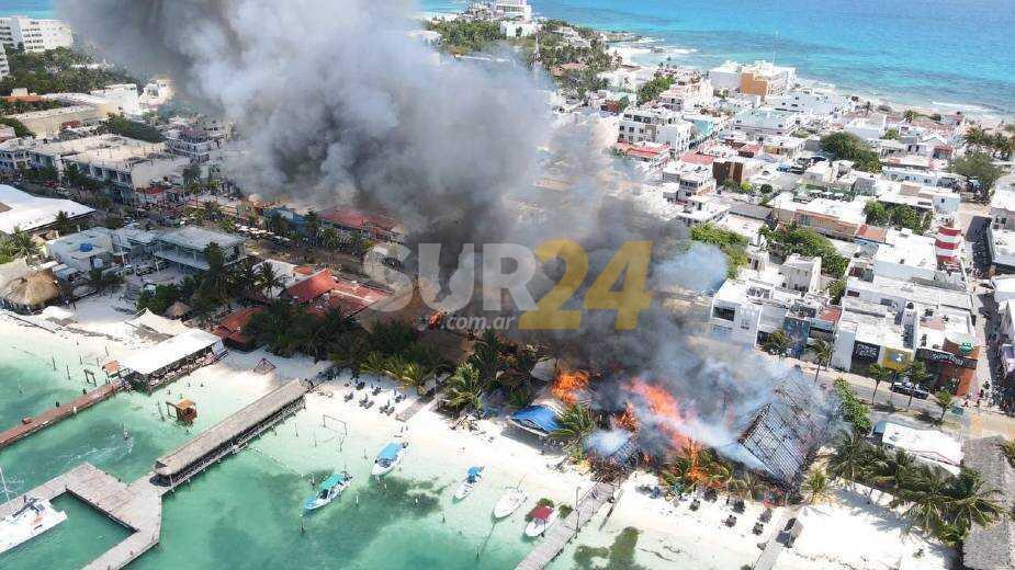 VIDEO: Incendio en Isla Mujeres consume 10 locales comerciales