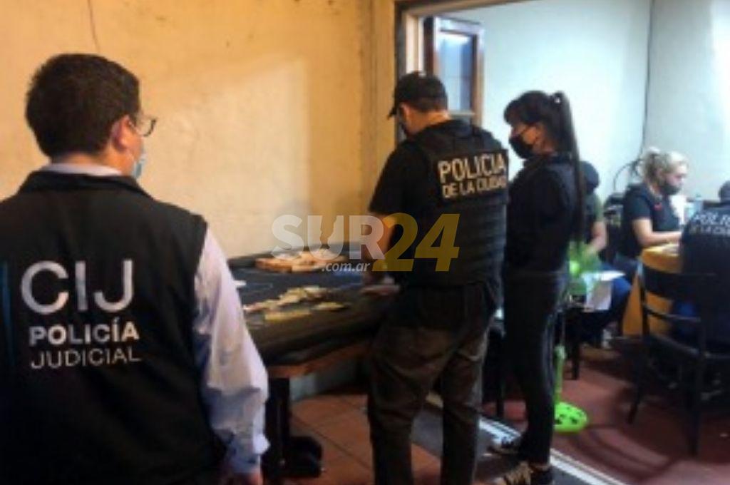 Detienen a 23 personas en un casino clandestino en el barrio de Belgrano