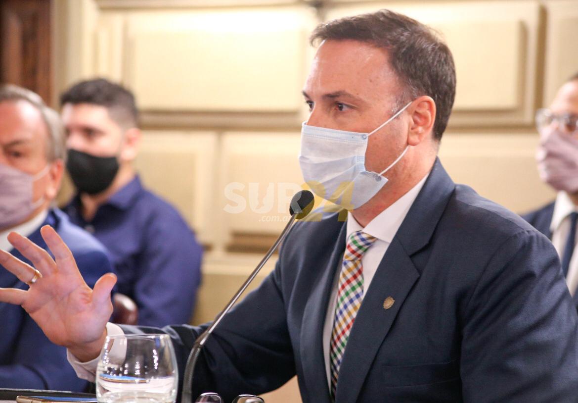 El senador Enrico cursa el coronavirus aislado junto a su familia y dona el 30 % de su sueldo