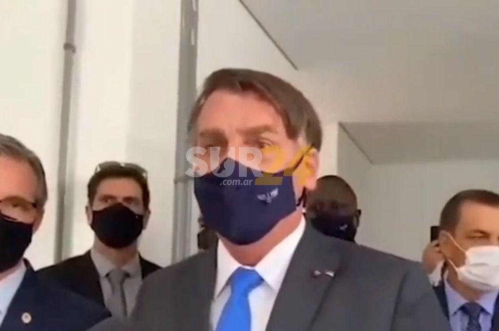 Bolsonaro insultó a una periodista que le preguntó sobre el uso de la mascarilla