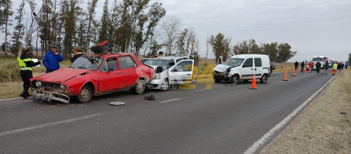 Chovet: dos autos y un utilitario protagonizaron un accidente en cadena