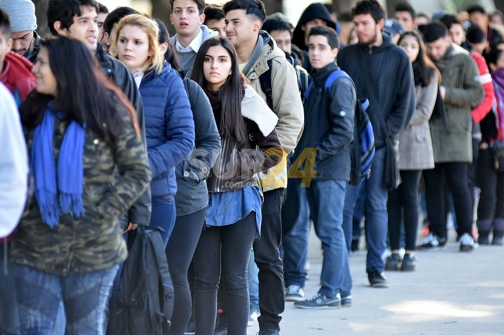 Más desocupación en Santa Fe y baja el desempleo en Rosario