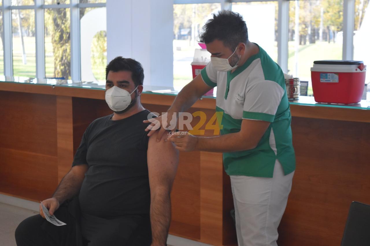 Contra el Covid: domingo de vacunación en el Hospital “Gutiérrez”