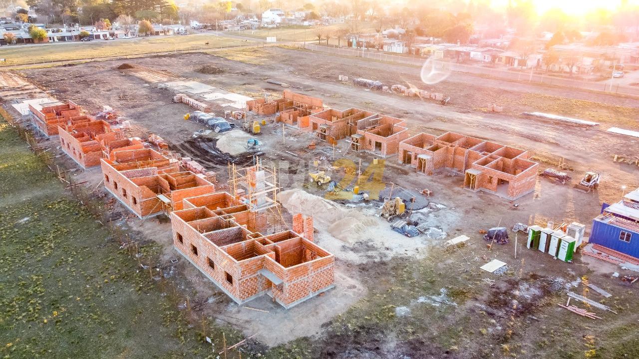 Enrico informó avances en la construcción de las 64 viviendas en Venado