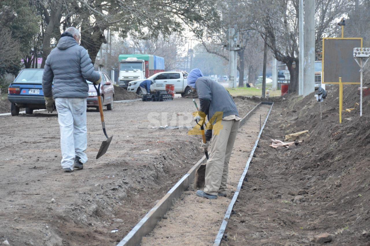 El gobierno municipal sigue adelante con su plan de construcción de cordones cuneta