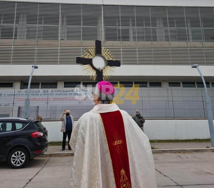 Fiesta de Corpus Christi: el obispo venadense recorrió geriátricos y centros de salud