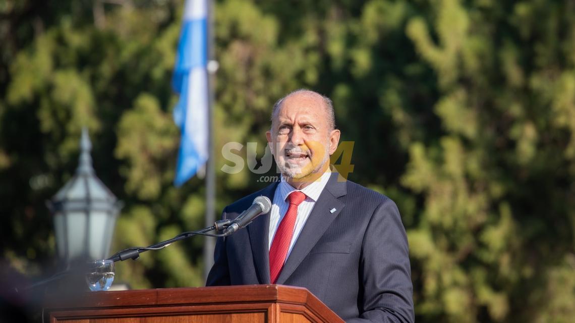 El gobernador Omar Perotti encabezó el acto por el 205° aniversario de la declaración de la independencia