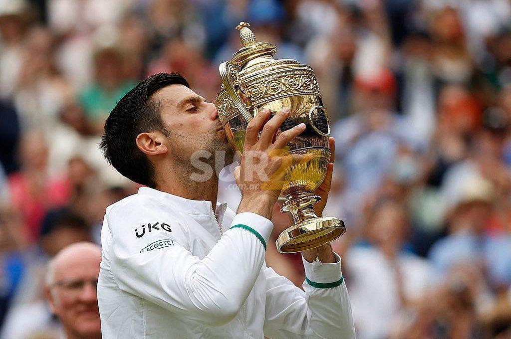 Djokovic ganó Wimbledon por sexta vez e igualó a Federer y Nadal con 20 títulos de Grand Slam