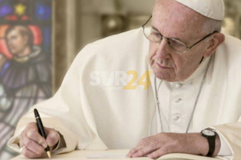 El papa Francisco decidió restringir las misas en latín