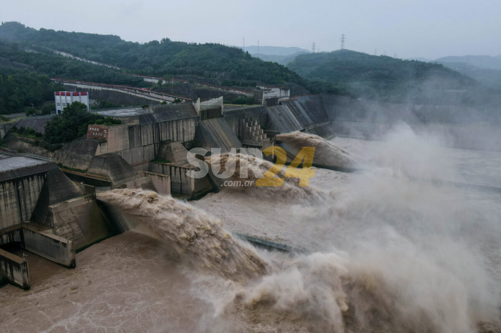 Alerta máxima en China por posible colapso de una mega represa