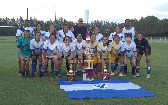 El fútbol femenino de Rivadavia juega en Rosario