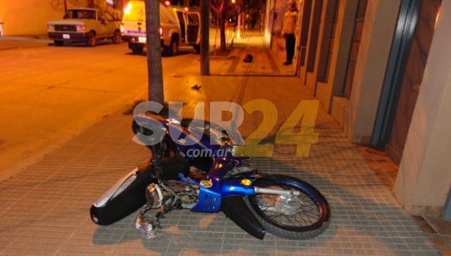 Venado Tuerto:  joven motociclista chocó contra un árbol