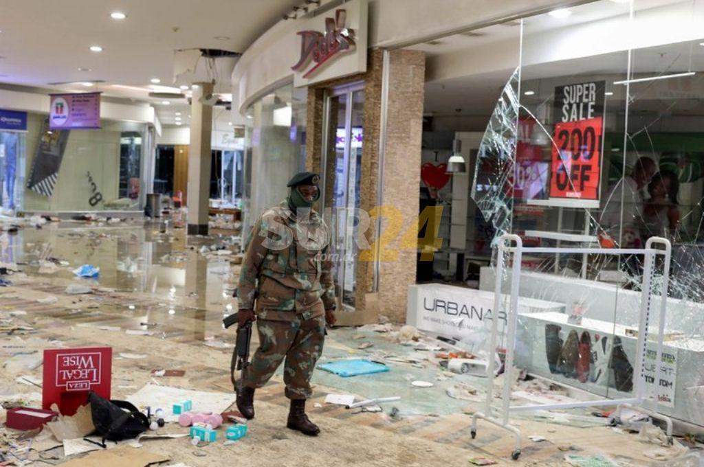 La violencia y los saqueos no ceden en Sudáfrica: hay 72 muertos