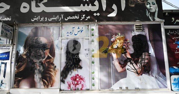 La imagen de la mujer desaparece de las calles de Kabul