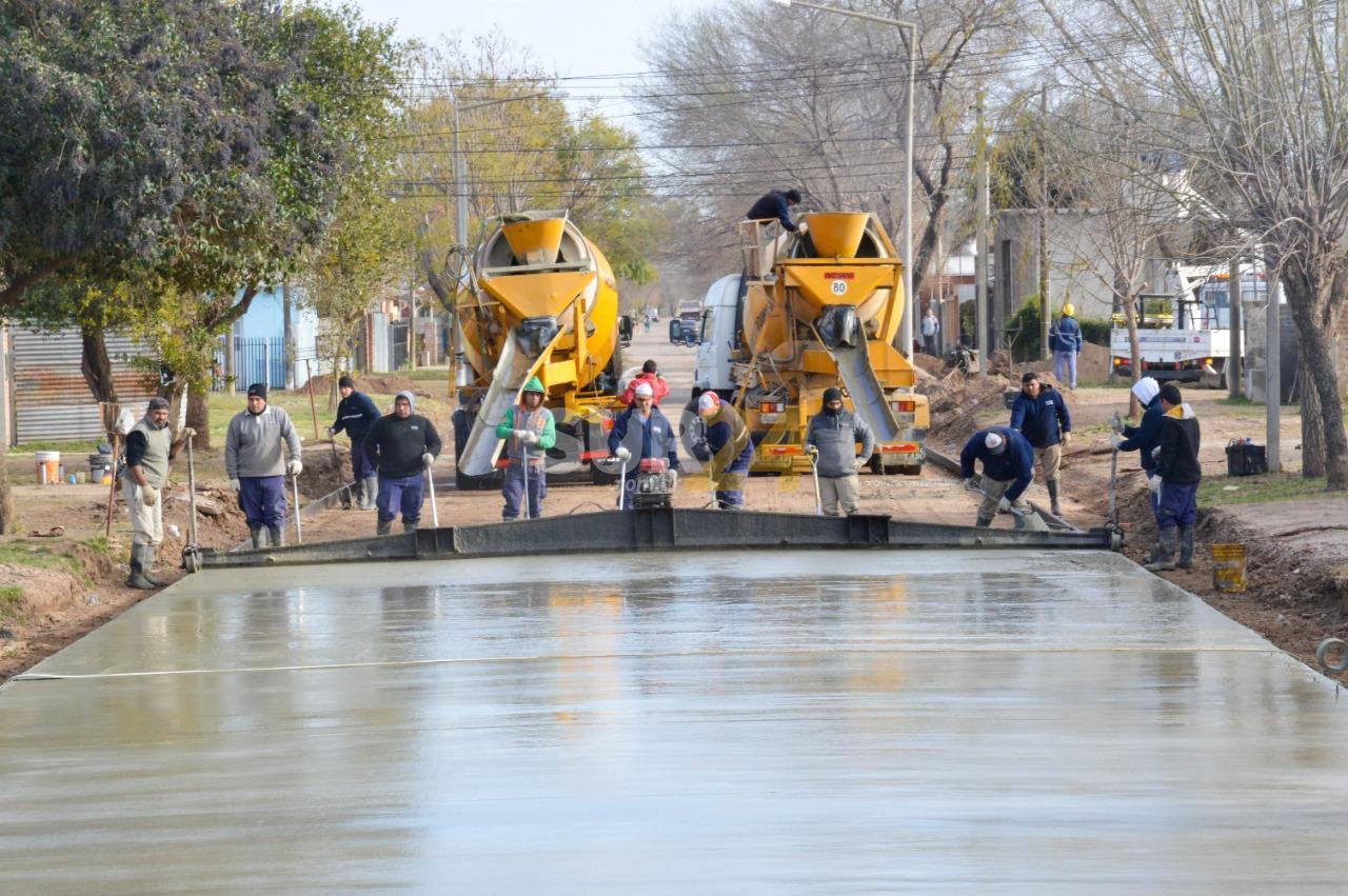 Municipio avanzó con nueva cuadra de pavimento en barrio Norte