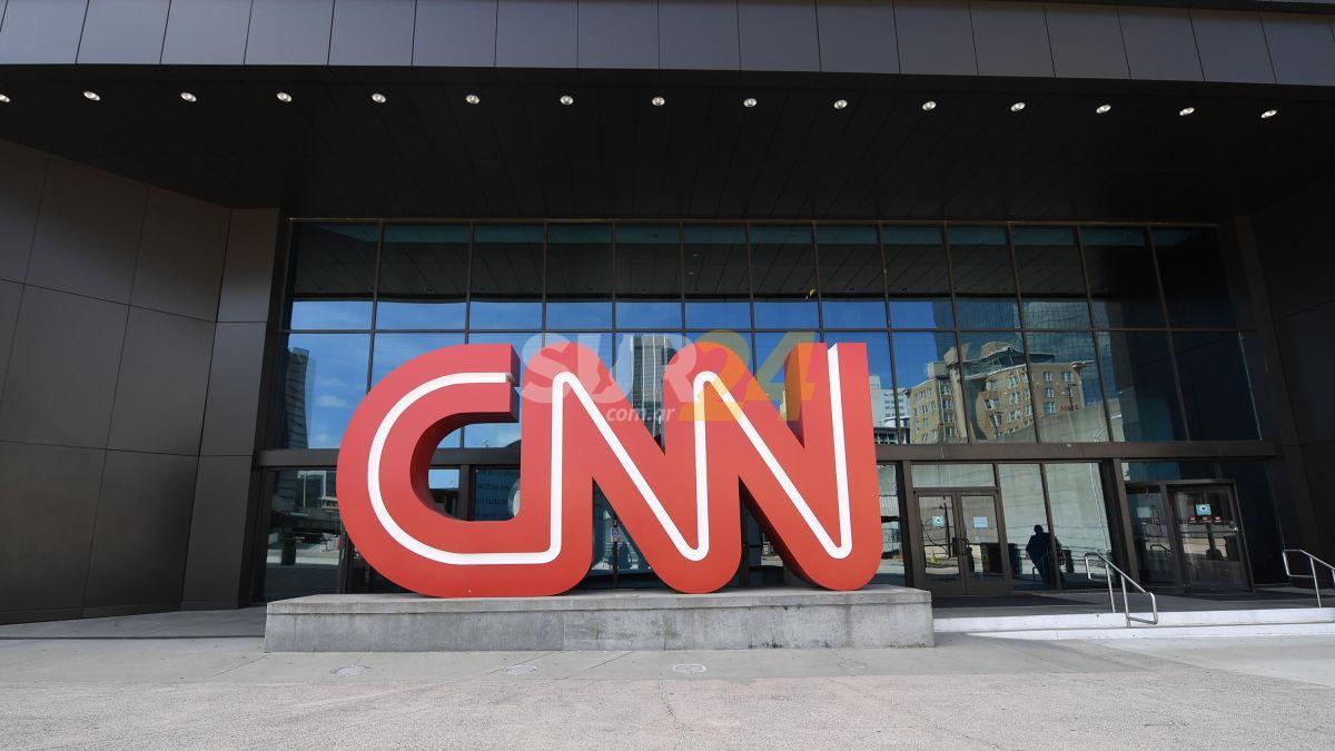 La CNN despidió a tres empleados por no estar vacunados