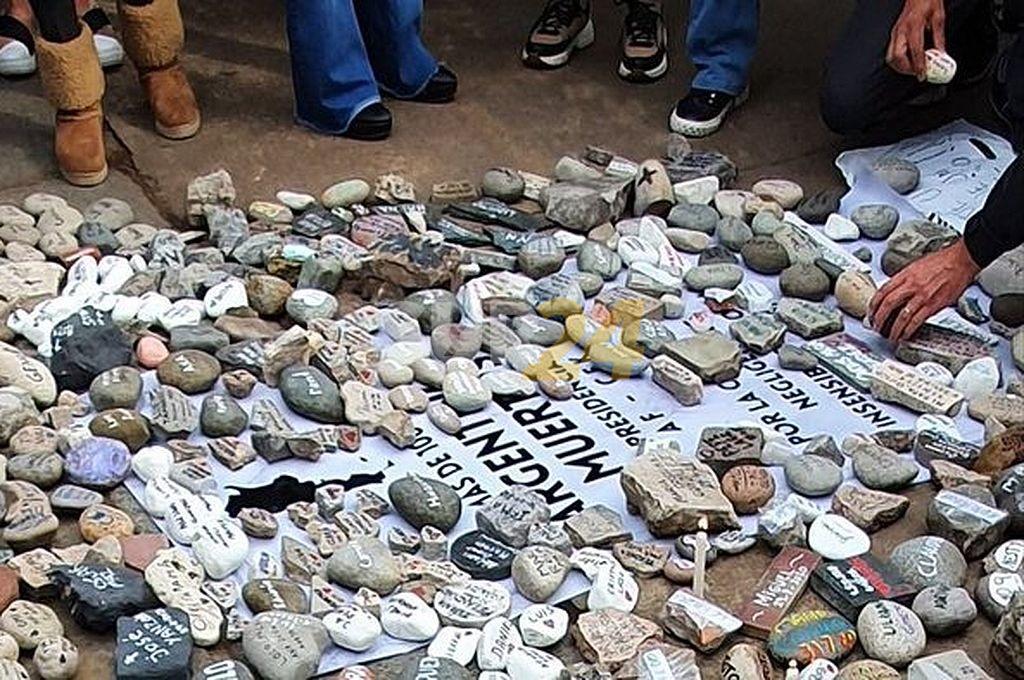 El Gobierno destinará las piedras dejadas en Plaza de Mayo a homenajear a las víctimas del Covid-19