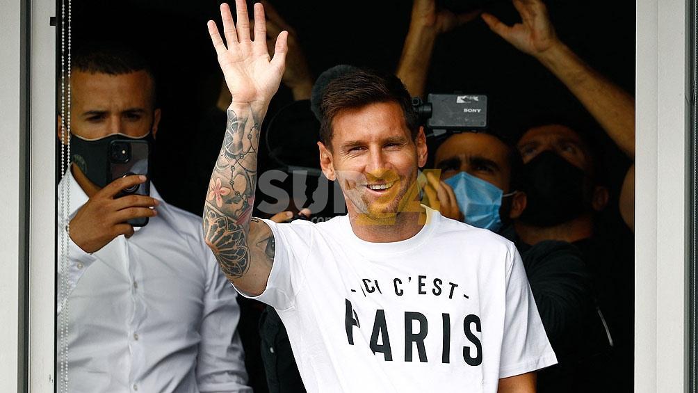 Messi llegó a París para firmar con el PSG y generó una conmoción