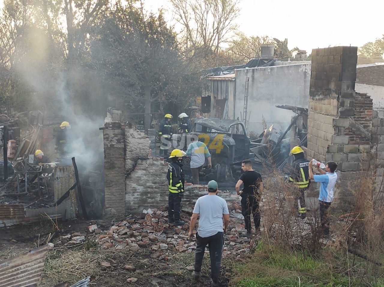 Incendio y destrucción total de un taller mecánico en Maggiolo