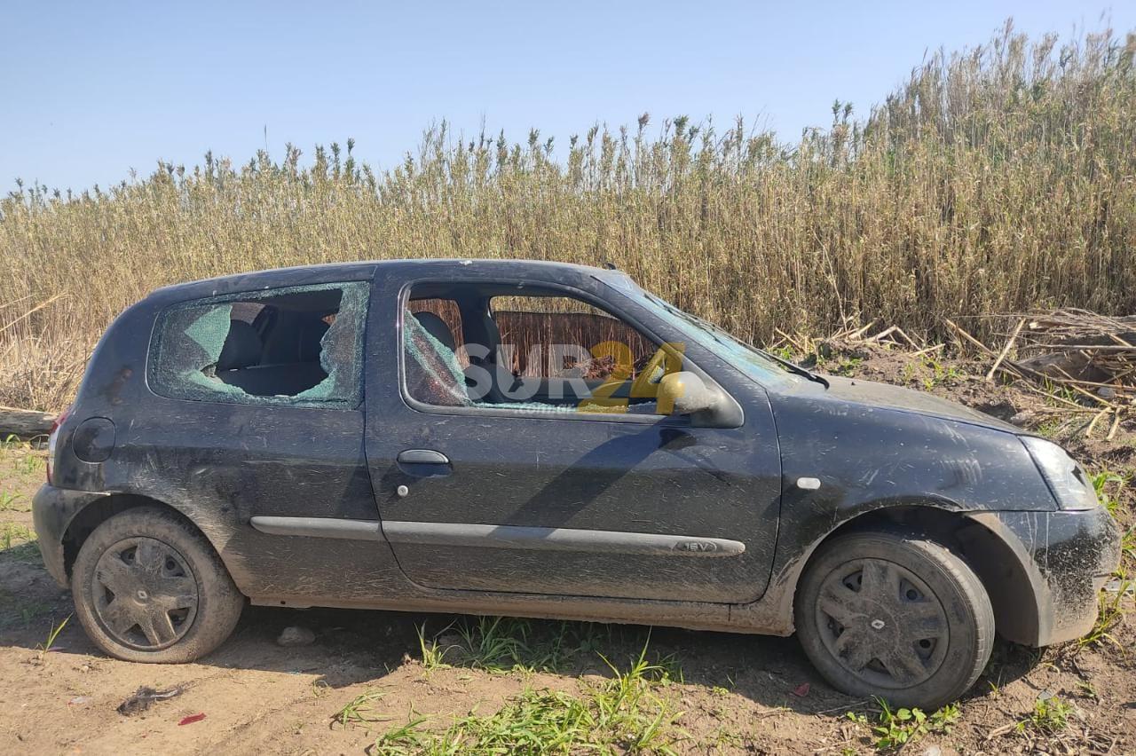 Le robaron el auto y lo hallaron destrozado en un camino rural  