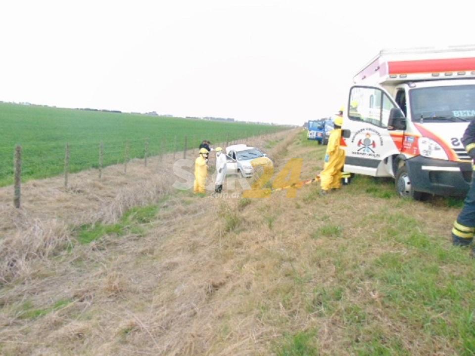 Importantes accidentes en la jornada: vuelco en ruta 33 y colisión de ambulancia con moto