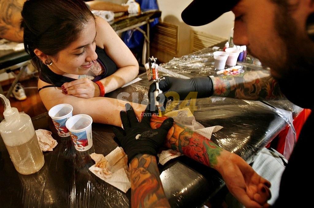 Los menores no podrán tatuarse sin permiso