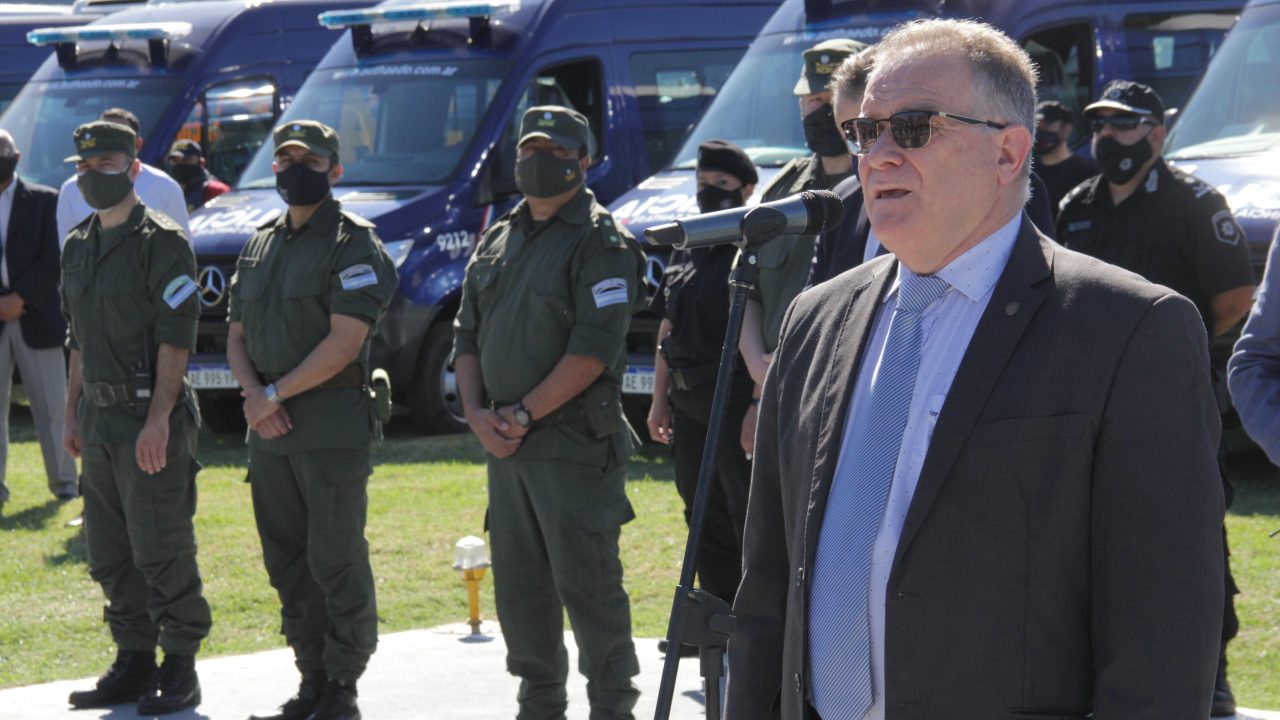 La Provincia entregó nuevos minibuses y camionetas a la Policía de Santa Fe
