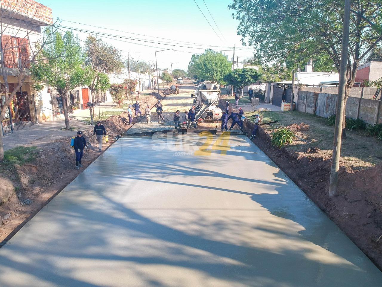 El Municipio avanza con la pavimentación de calles en los barrios Cayetano Silva y Norte 