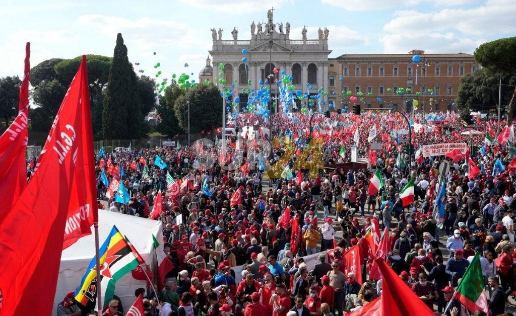Masiva marcha para condenar el fascismo en Italia
