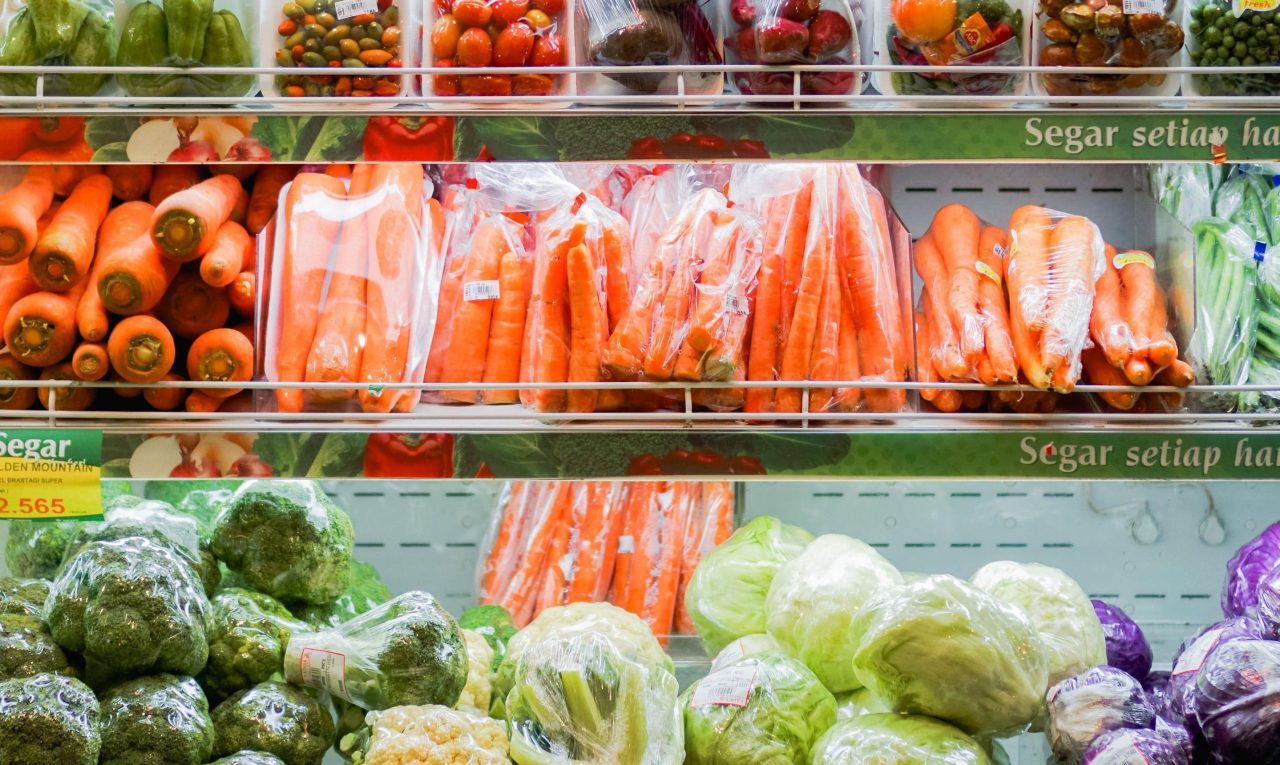 Venado Tuerto: nueva ordenanza prohíbe envasado plástico de frutas y verduras