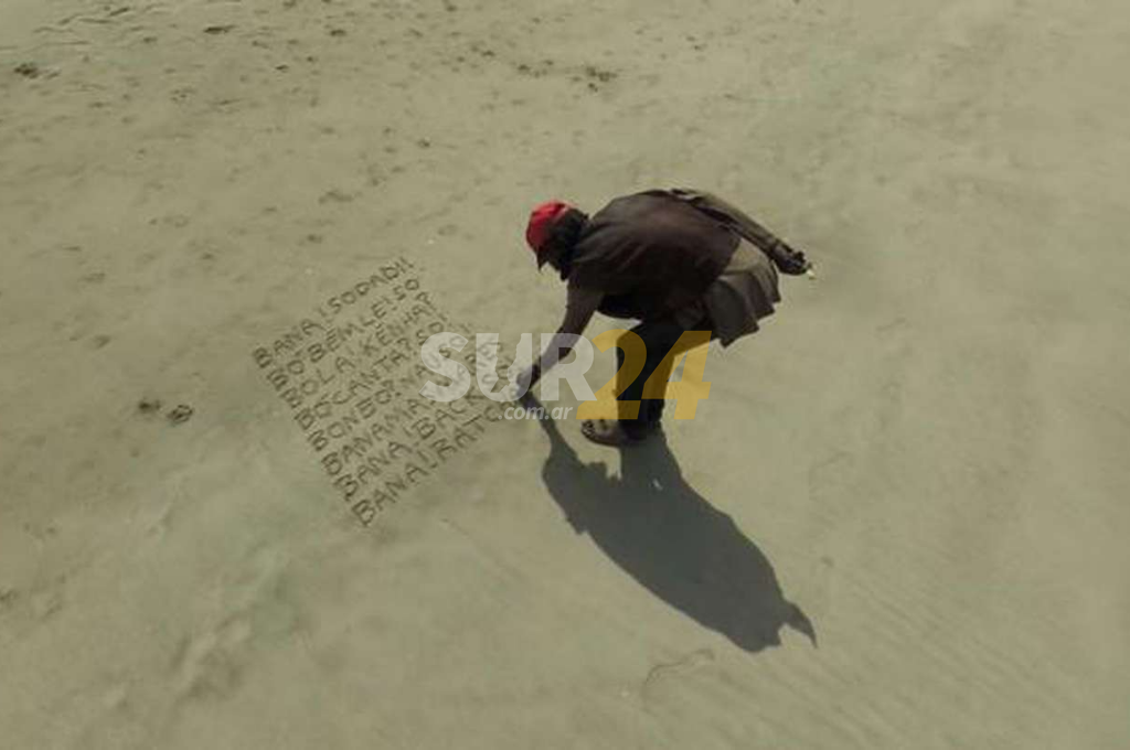 Misterio: el mensaje escrito en la arena que aparece en Google Street View