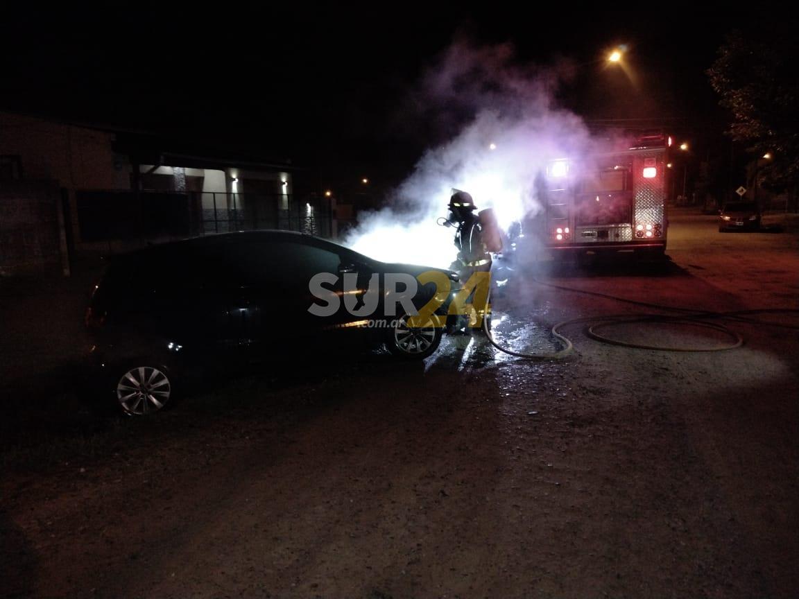 Venado Tuerto: bomberos sofocaron el incendio de un automóvil