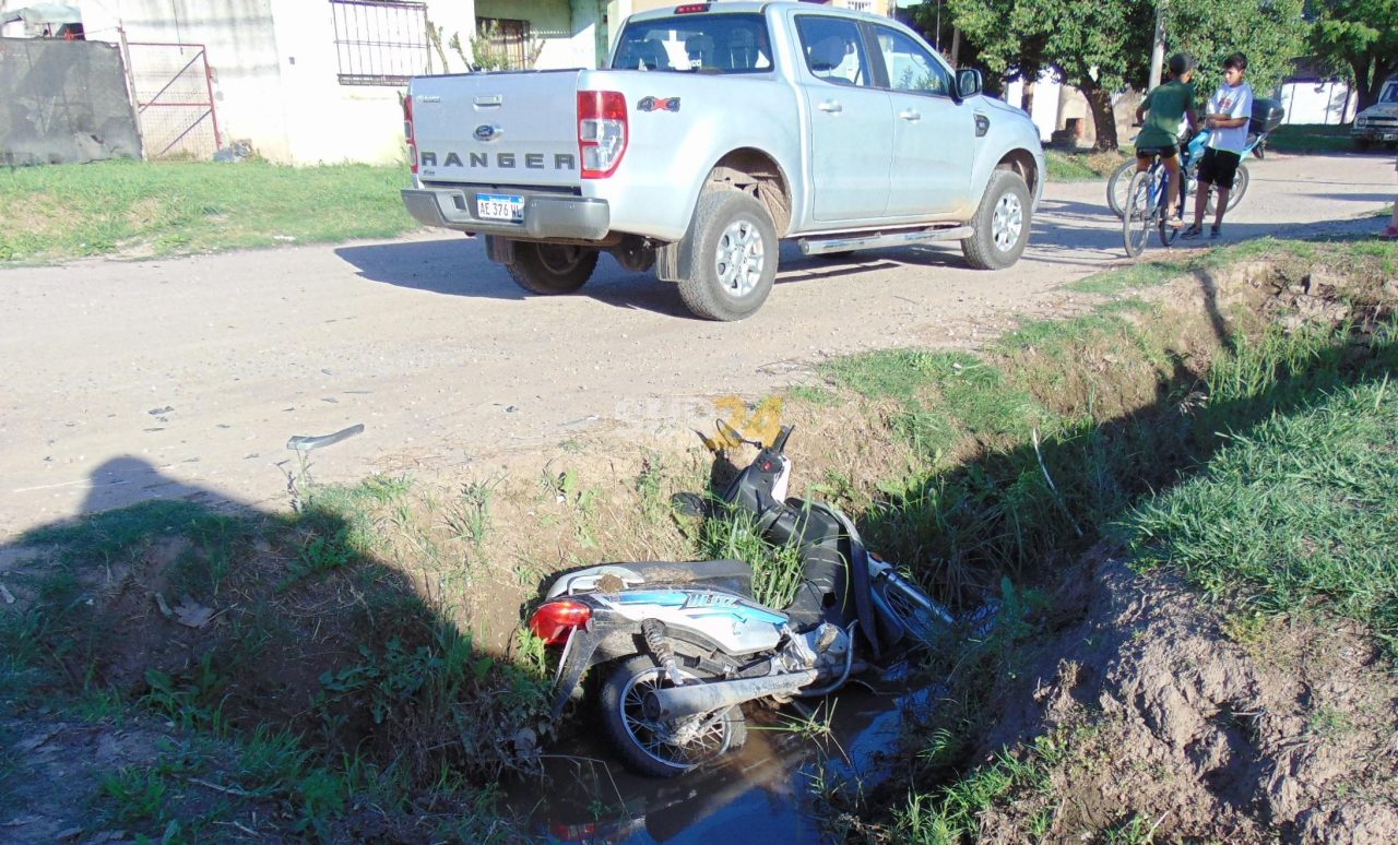 Venado Tuerto: accidente entre camioneta y moto dejó cuatro lesionados