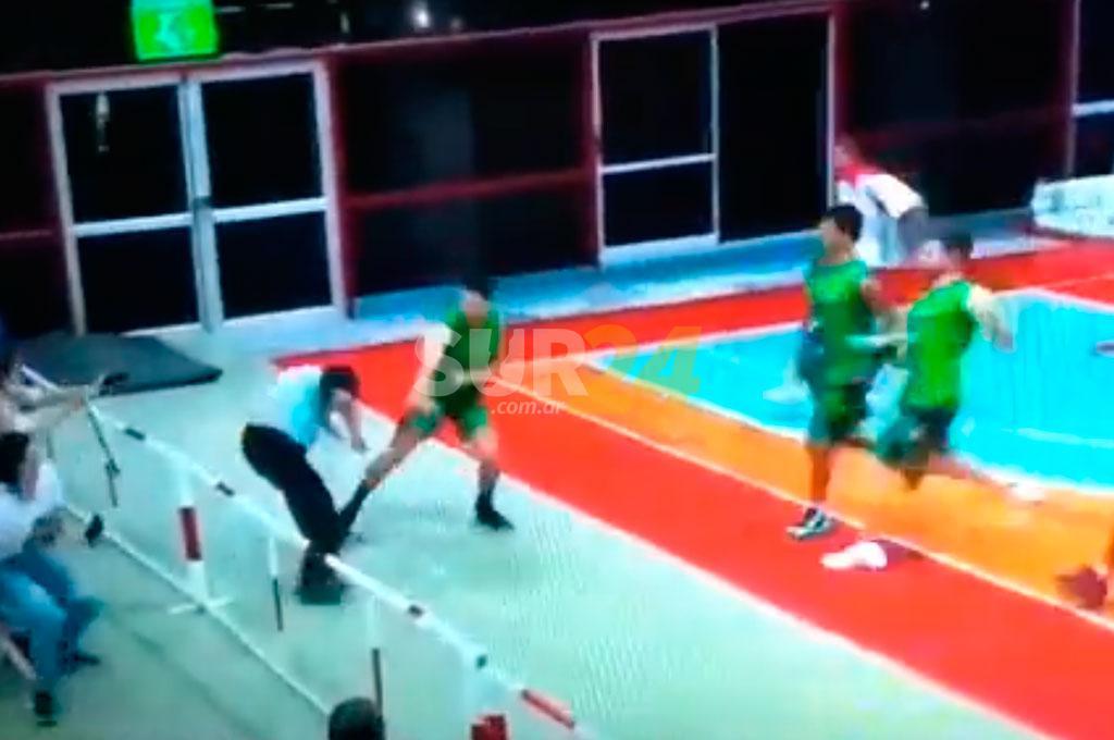 Video: feroz agresión a un árbitro de básquet en Reconquista