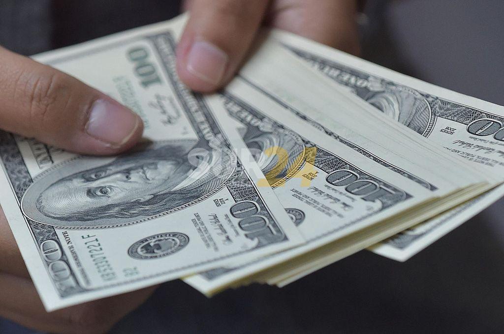 Dólar hoy: otro salto del “blue” que se vendía a 197 pesos