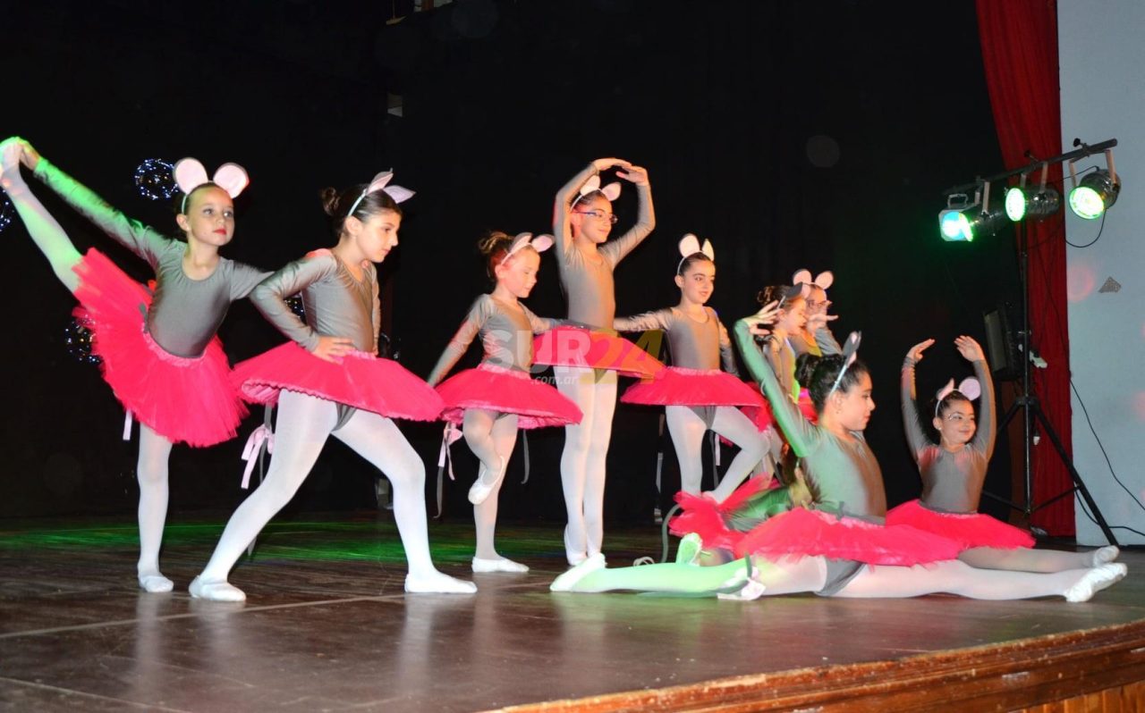 Colorido cierre del año del taller de danza municipal de Villa Cañás