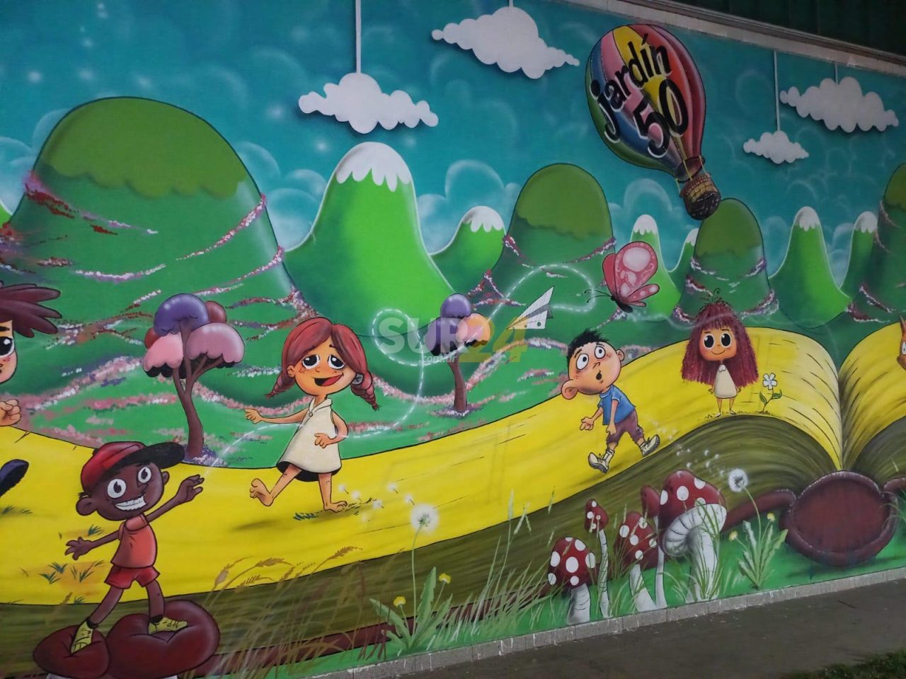 Creativa y colorida fachada para el Jardín N° 50 de Rufino