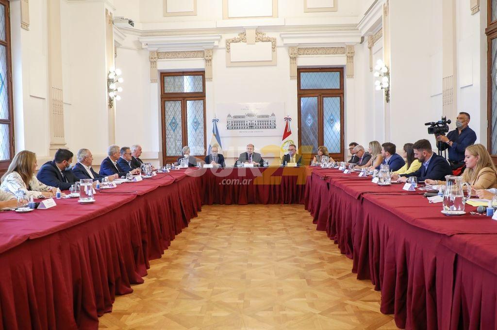 Perotti con legisladores nacionales: seguridad, presupuesto y nombramiento de fiscales en la agenda
