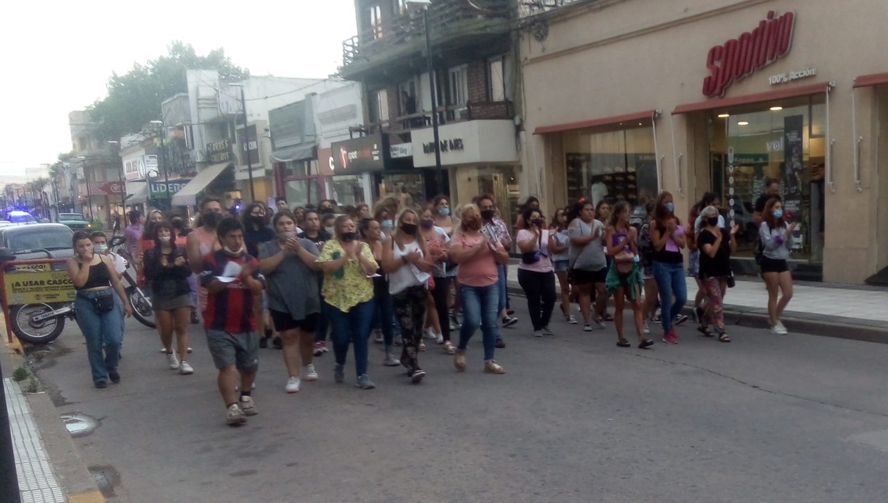 Con familiares de Marina presentes en Venado, la ciudad marchó pidiendo justicia por su femicidio
