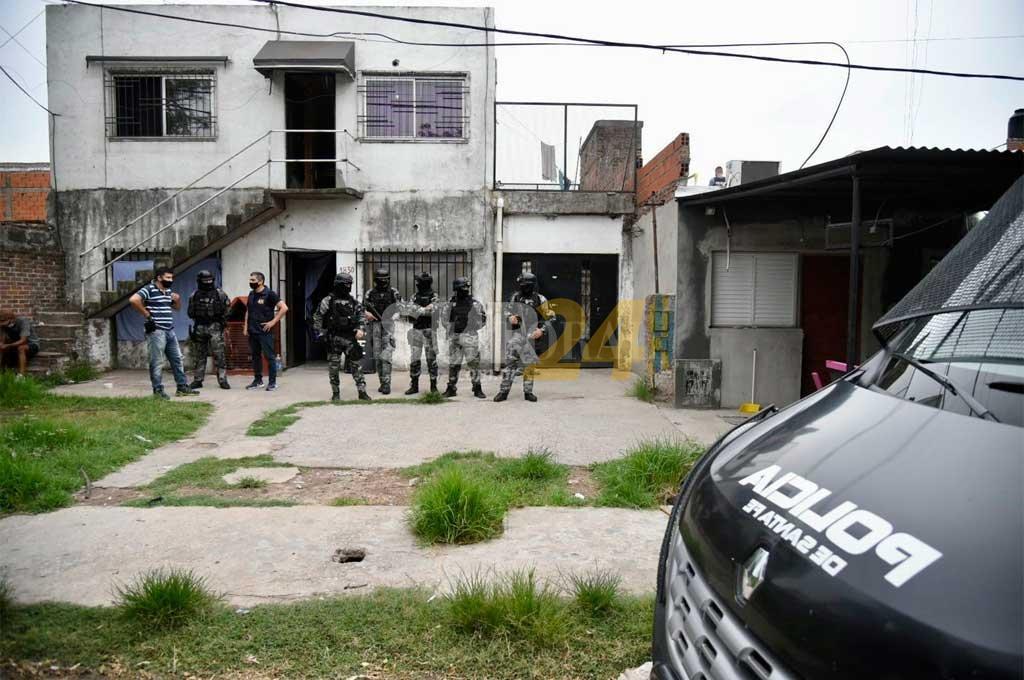 Múltiples allanamientos en Rosario por balaceras vinculadas a Los Monos 