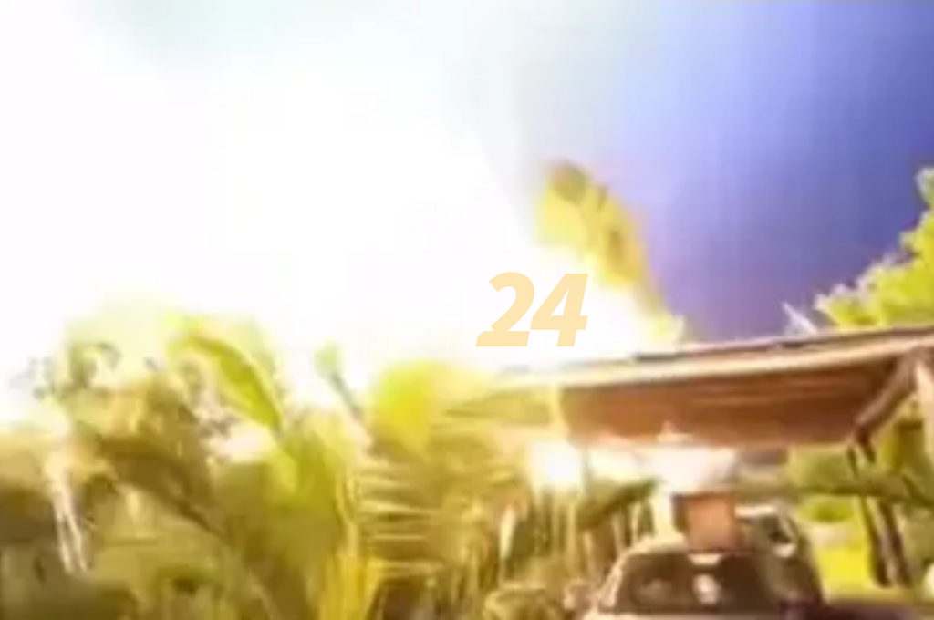 Video: cayó un rayo en la cochera de una casa en General Roca