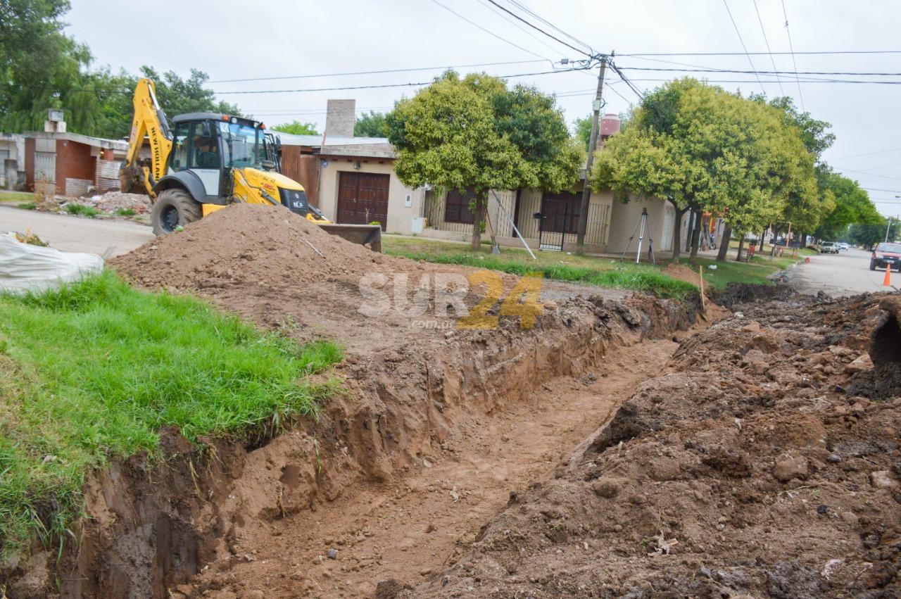 El gobierno municipal trabaja en la construcción de cordón cuneta y mantenimiento de calles 