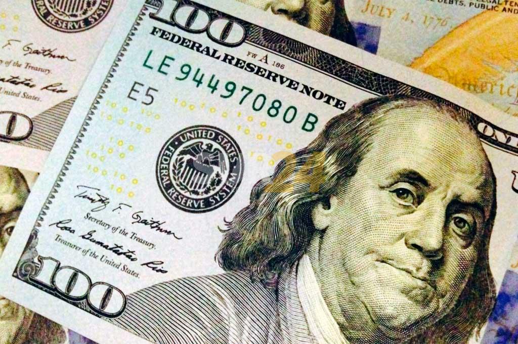 Dólar hoy: el “blue” vuelve a subir y se vendía a $ 217