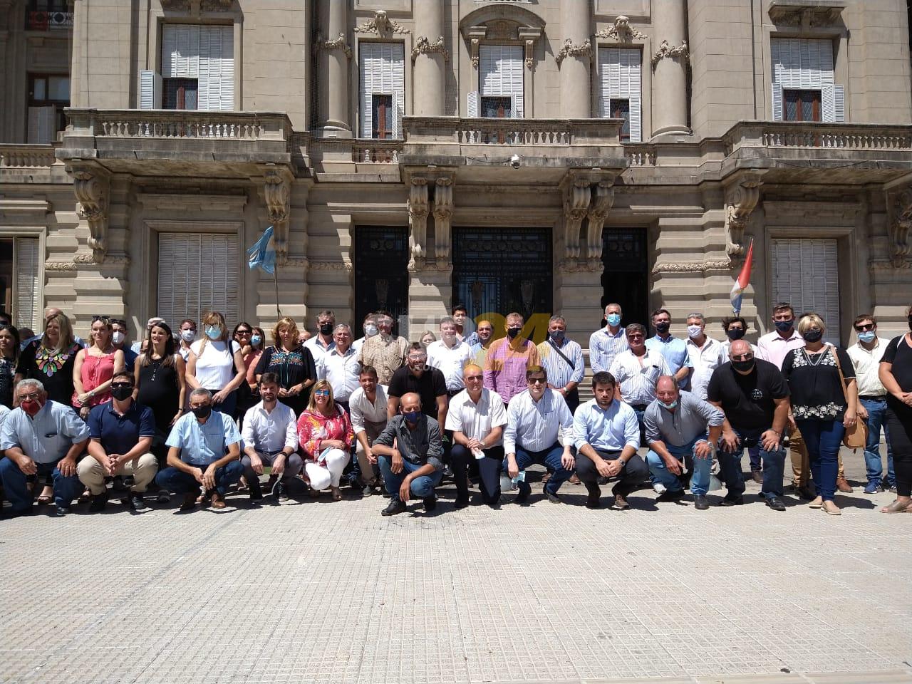 Movilización de intendentes y presidentes comunales a Santa Fe: para Gianetti fue un “hecho histórico”