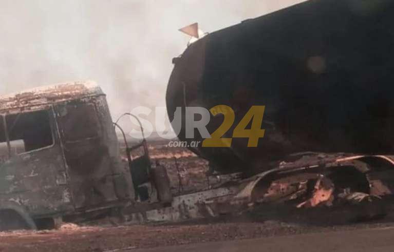 Corrientes: un camión quedó acorralado por los incendios y se prendió fuego