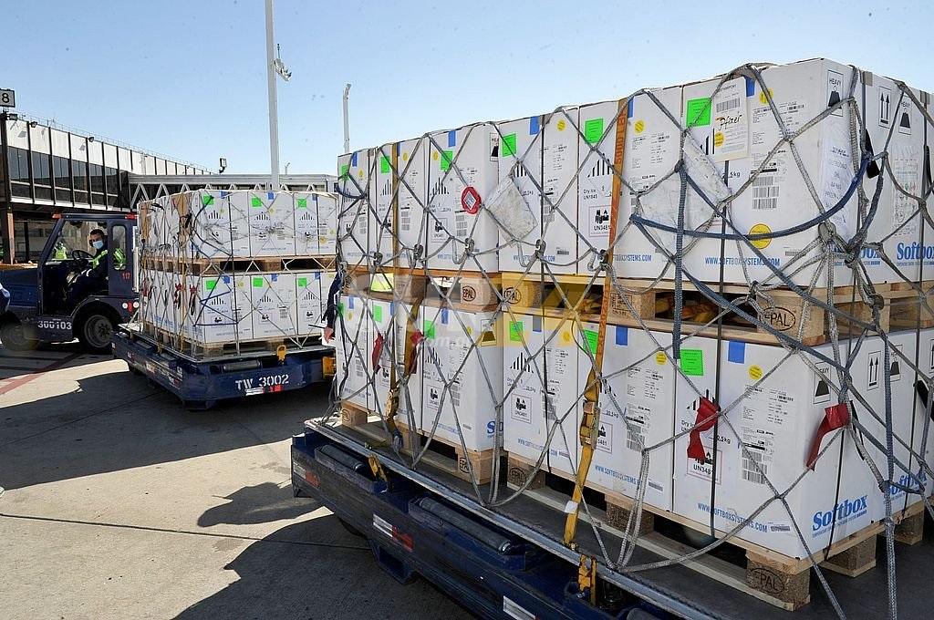 Este miércoles arribó al país un nuevo cargamento con más de 800 mil vacunas Pfizer