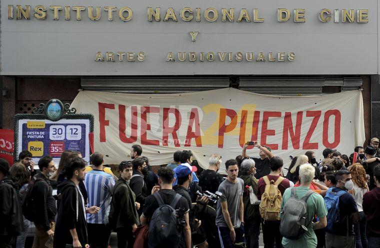 Luis Puenzo deja el INCAA luego de las protestas